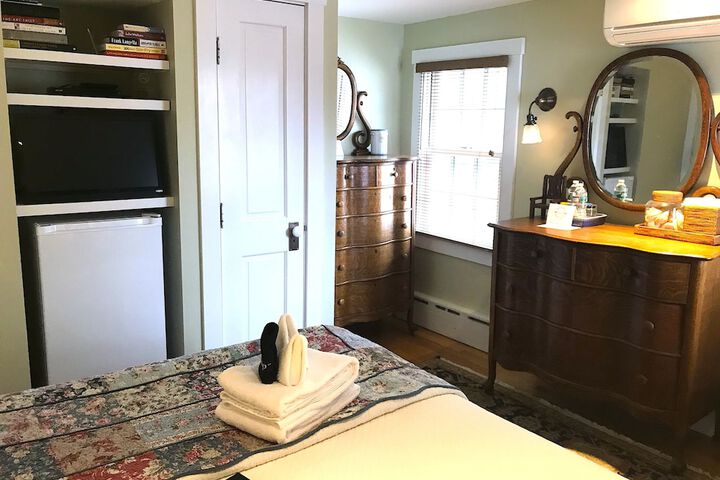 Room 35 of 63