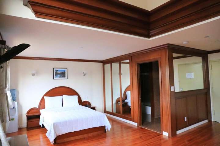 Room 19 of 37