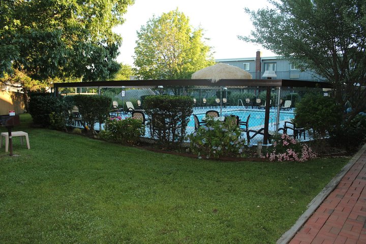 Pool 6 of 27
