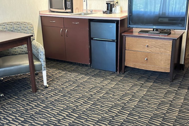 Room 10 of 27