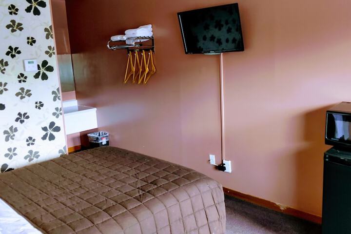 Room 25 of 41