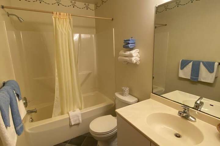 Room 10 of 16
