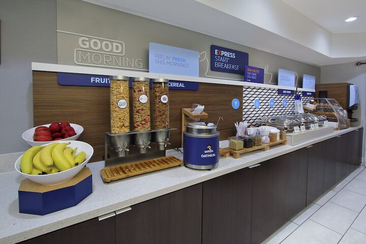 Holiday Inn Express & Suites Houston North - IAH Area by IHG