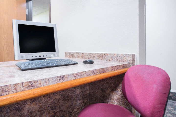 Business Center 17 of 17