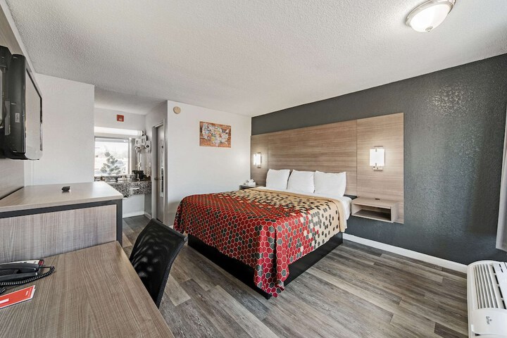Room 25 of 49