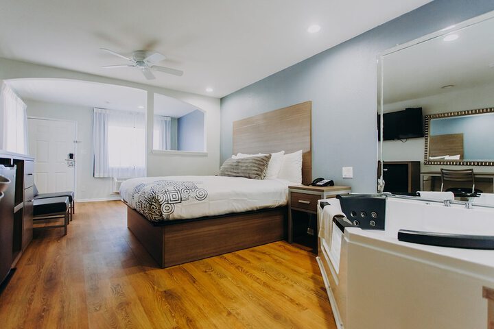 Scottish Inns and Suites - Near Kemah Boardwalk