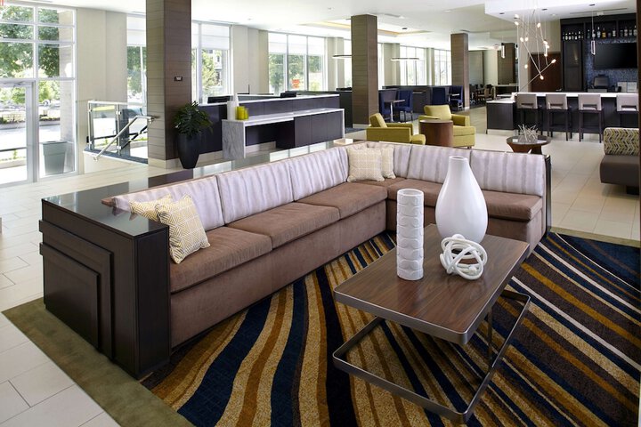 Lounge 30 of 33