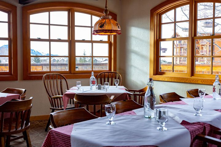 Dining 33 of 46