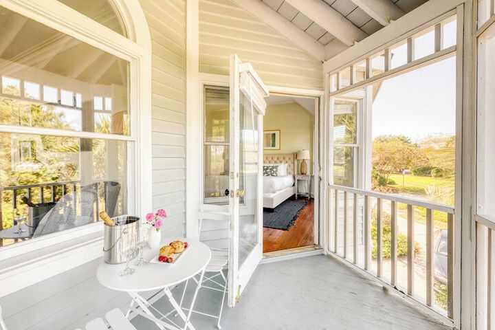Haven by Avantstay Luxury Beachfront Home w / Pool & Gorgeous Patios