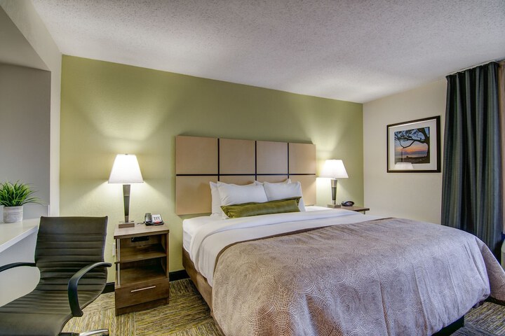 Room 33 of 47
