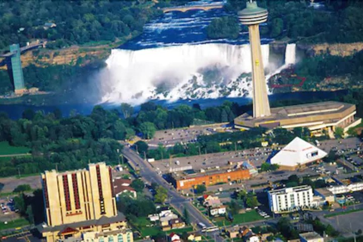 DoubleTree Fallsview Resort & Spa by Hilton Niagara Falls