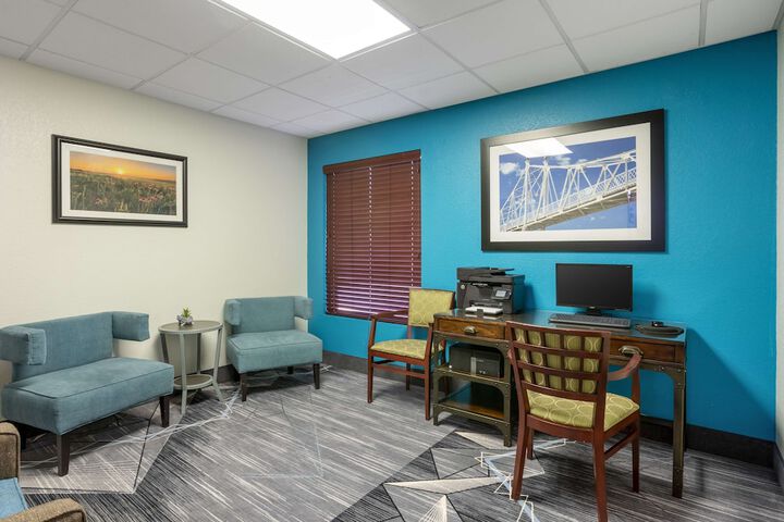 Business Center 31 of 31