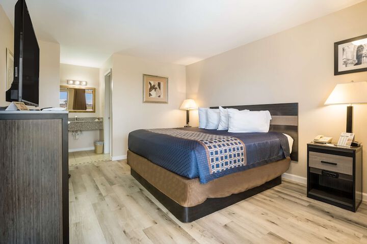 Room 10 of 25