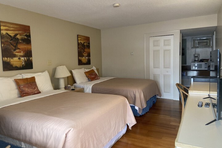 Slumber Lodge Motel