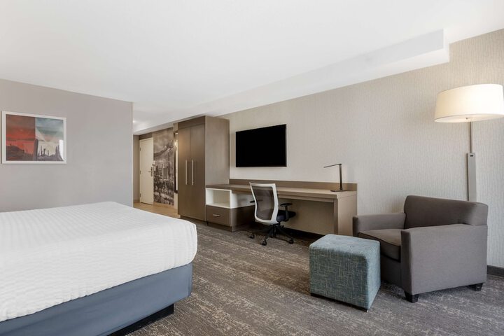 Room 26 of 39