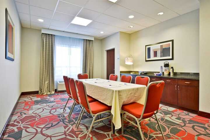 Holiday Inn Express & Suites Utica by IHG