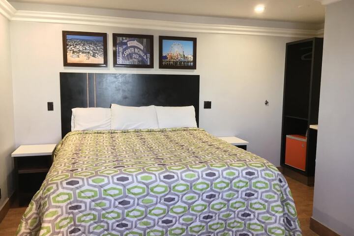 Room 33 of 41