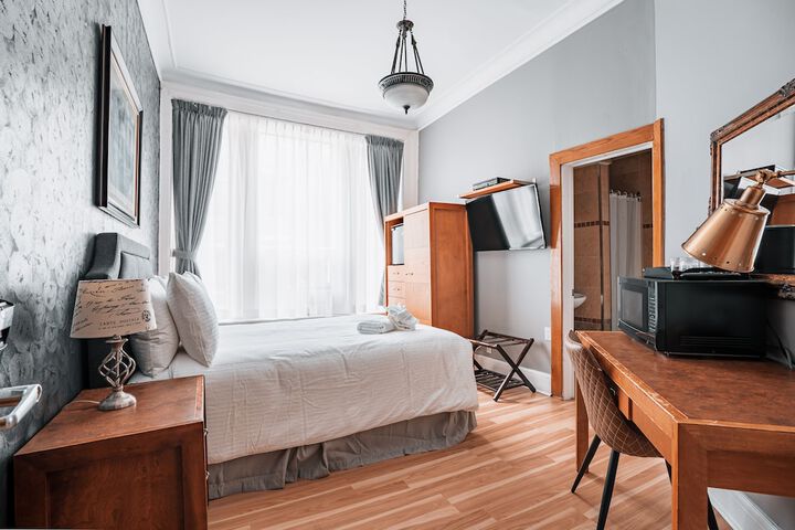 Room 27 of 64