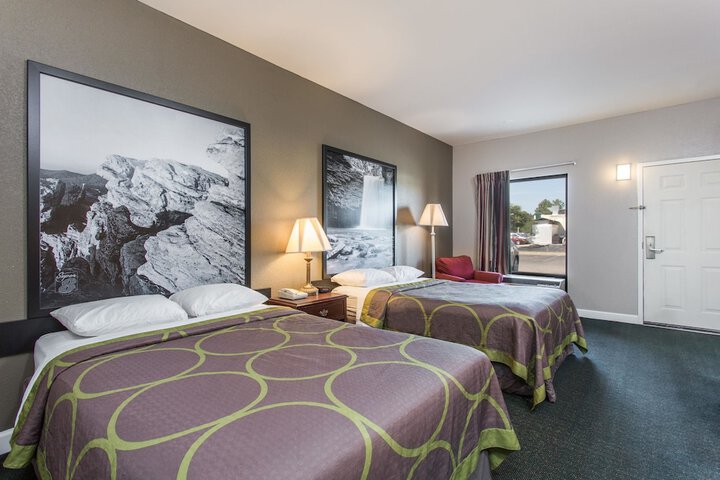 Room 7 of 19