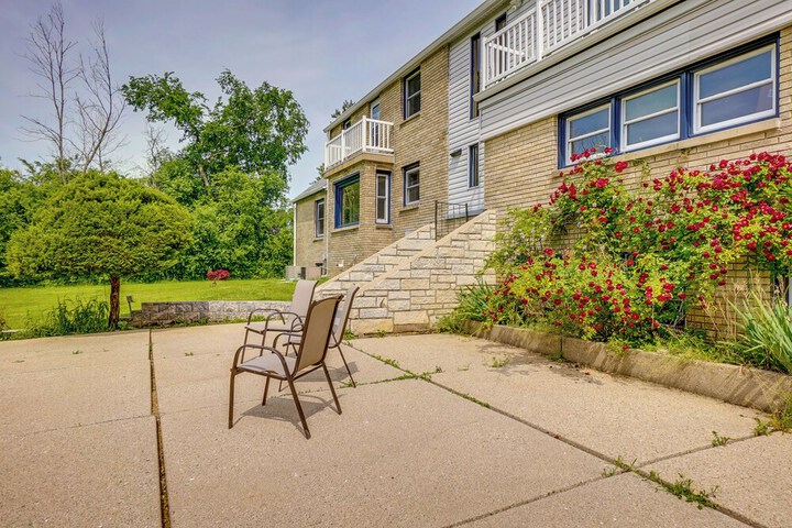 Pet-friendly New Berlin Retreat w / Patio & Yard!