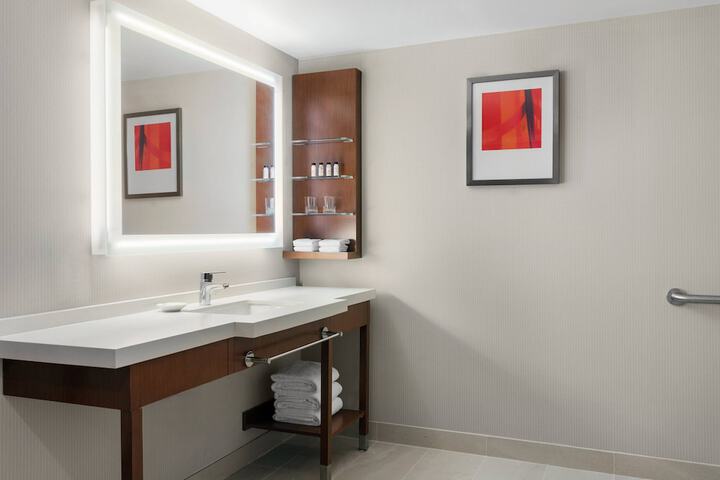 Room 8 of 34
