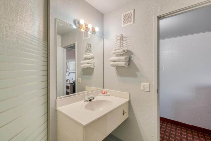Room 18 of 25