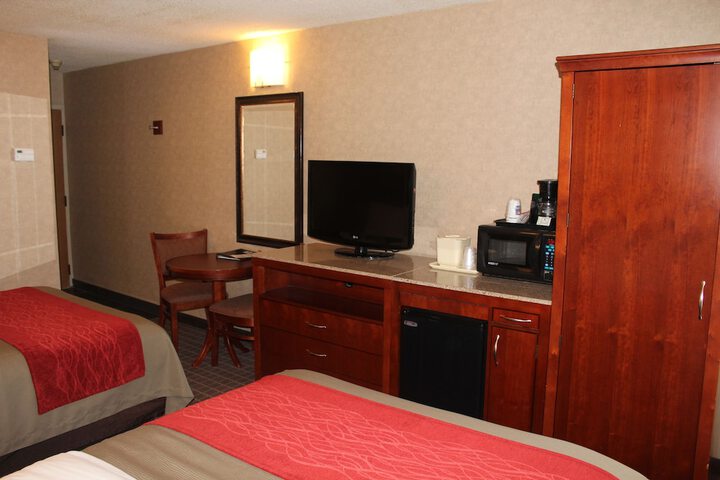 Comfort Inn & Suites West Springfield