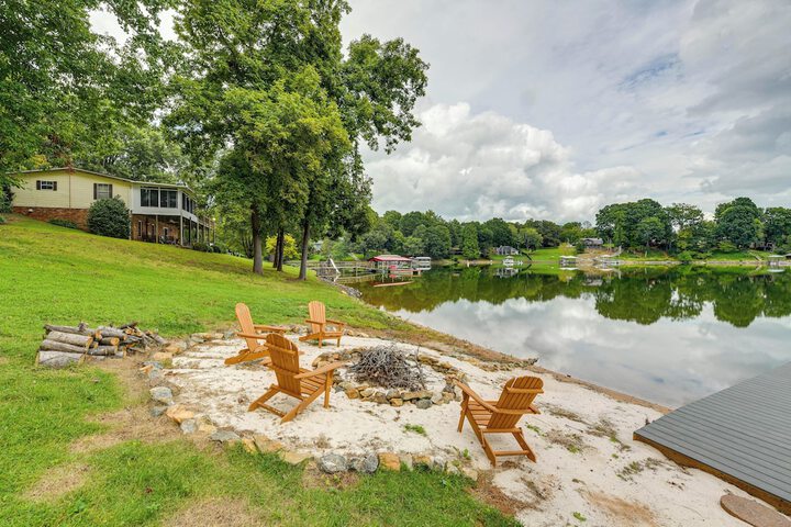 Lakefront Sherrills Ford Haven w / Boat Dock!