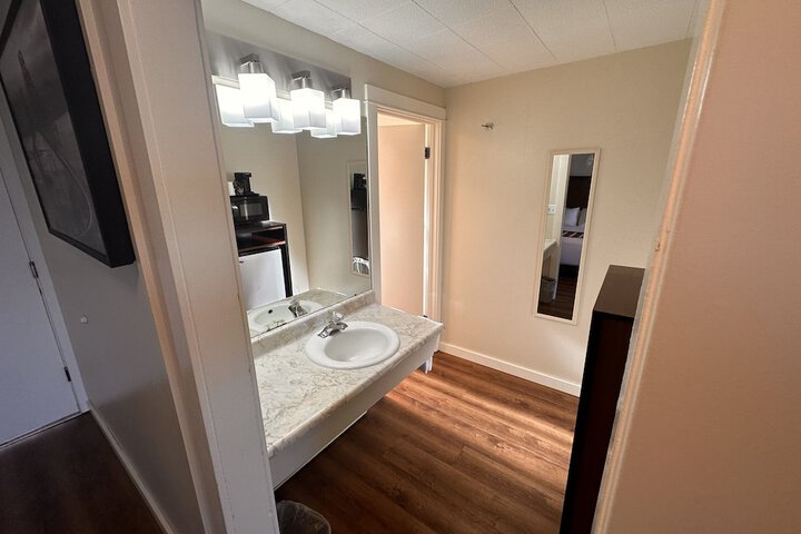 Room 126 of 181