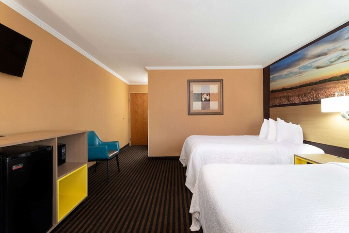 Days Inn by Wyndham Anderson IN