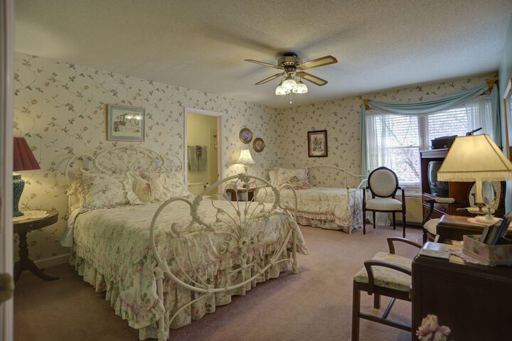 Room 26 of 106