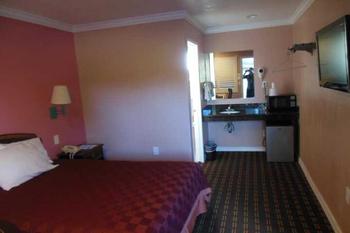 Room 32 of 48