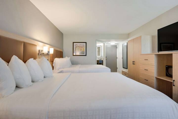 Room 9 of 33