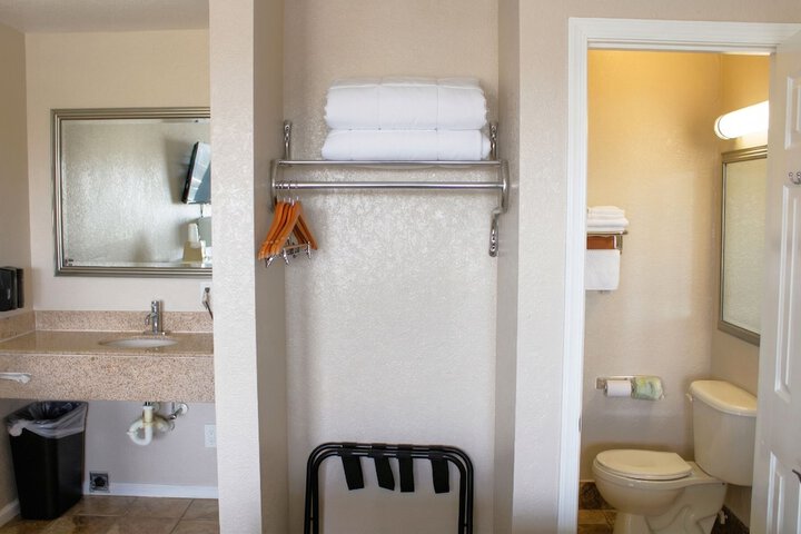 Seahorse Inn and Cottages
