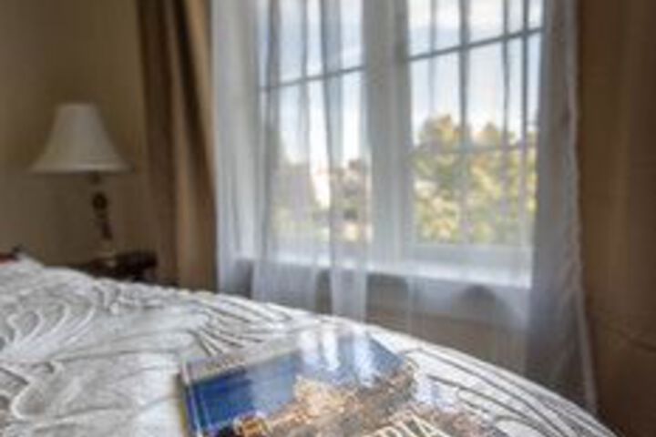 Oak Bay Guest House Bed & Breakfast