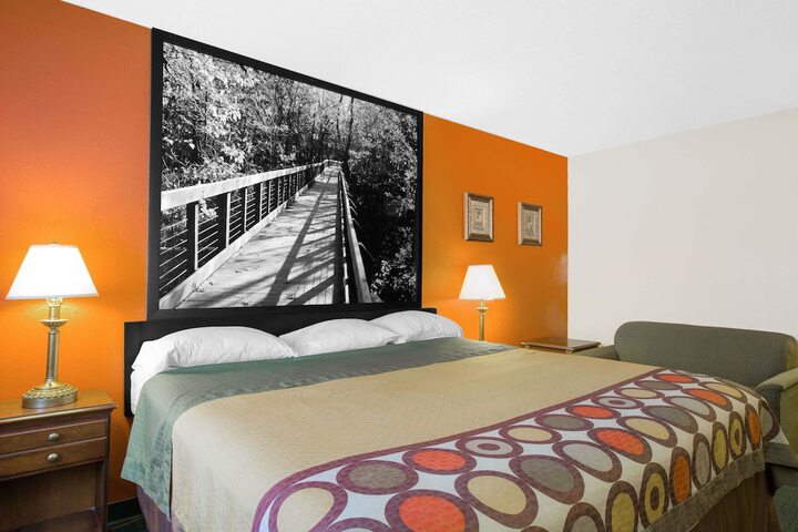 Room 6 of 15