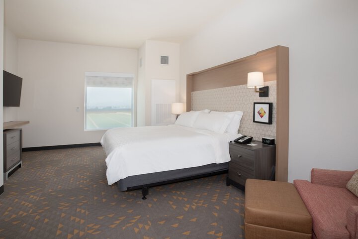 Room 28 of 65