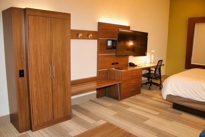 Holiday Inn Express & Suites Douglas by IHG