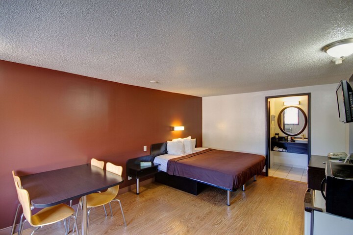 Room 13 of 25