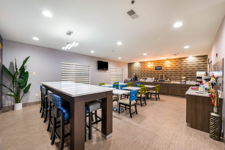 Clarion Pointe Madison Huntsville
