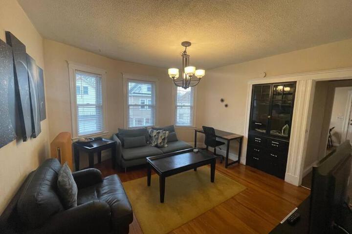 Cozy Large House close to TUFTS / Harvard/MIT 4BR