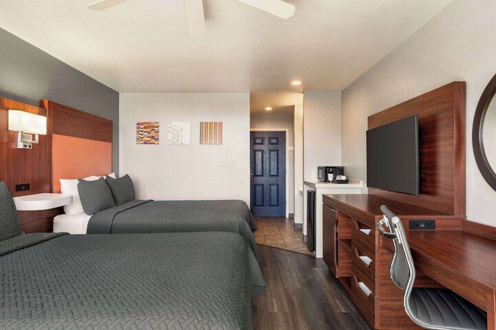 Travelodge by Wyndham Depoe Bay