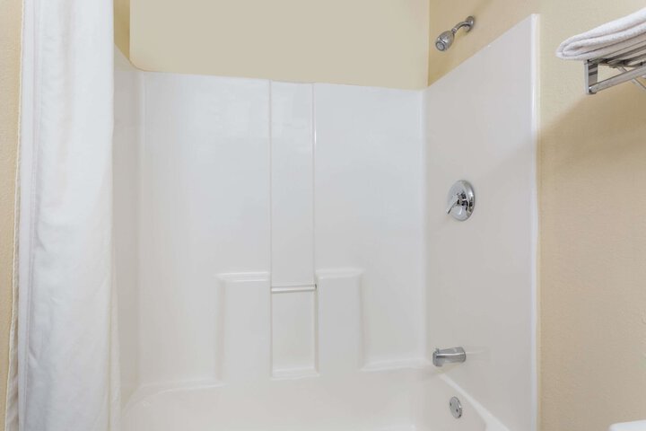 Super 8 by Wyndham Piedmont Greenville Area