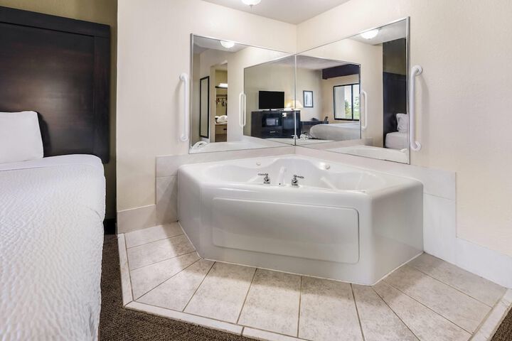Baymont by Wyndham Janesville