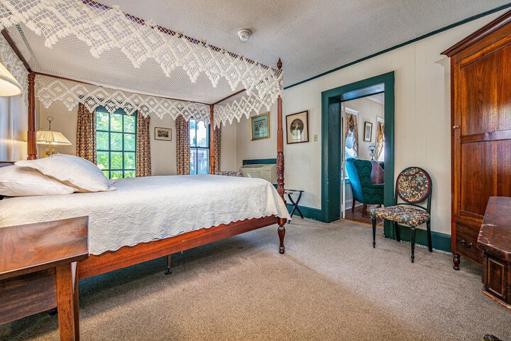 Wayside Inn