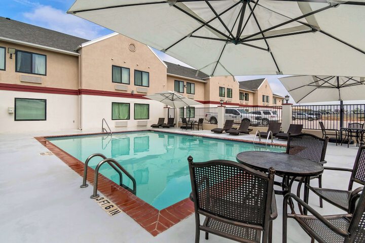 Pool 4 of 28