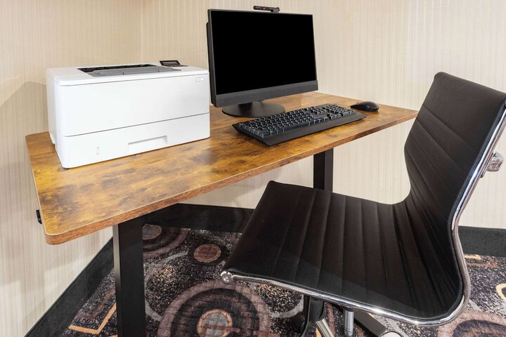 Business Center 44 of 45