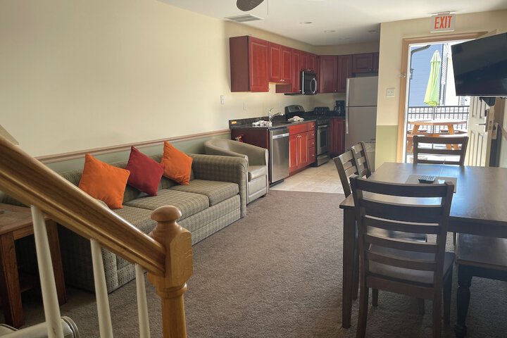 Room 103 of 185