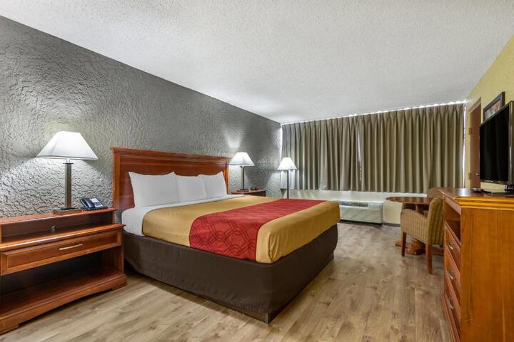Econo Lodge Broken Arrow