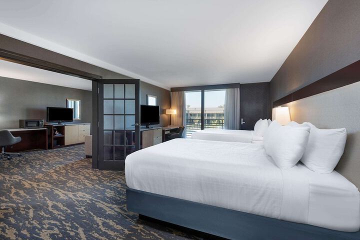 Room 21 of 104